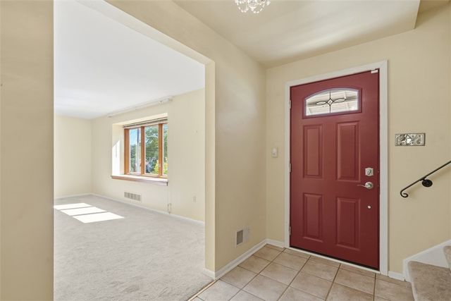1548 Spreading Oak Dr, Scott Twp, PA 15220