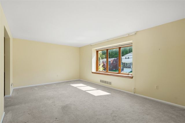 1548 Spreading Oak Dr, Scott Twp, PA 15220