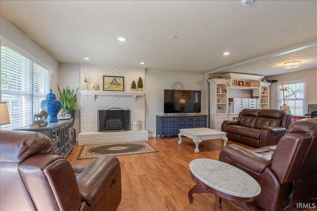918 Stahl Court, Evansville, IN 47715