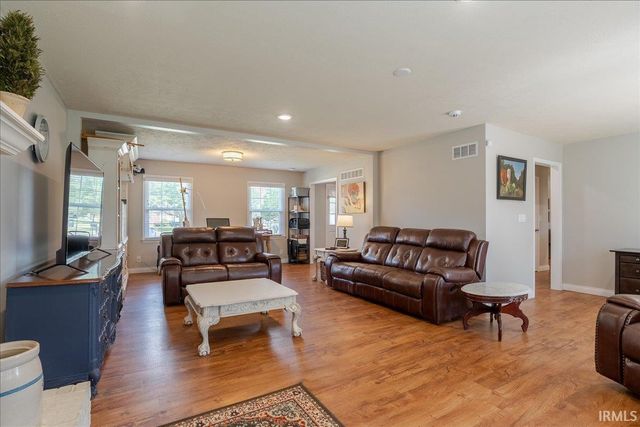 918 Stahl Court, Evansville, IN 47715
