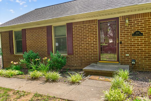 1110 Rockbridge Road, Lexington, KY 40515