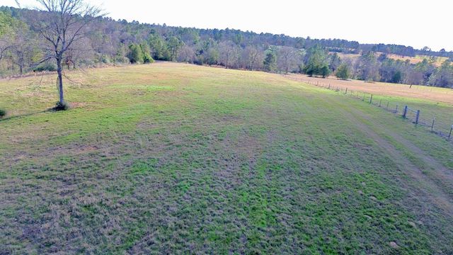 8084 E County Road 212, Buffalo, TX 75831