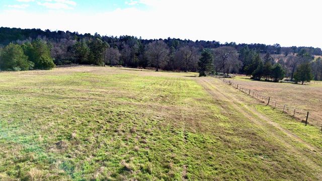 8084 E County Road 212, Buffalo, TX 75831