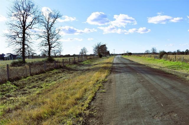 8084 E County Road 212, Buffalo, TX 75831