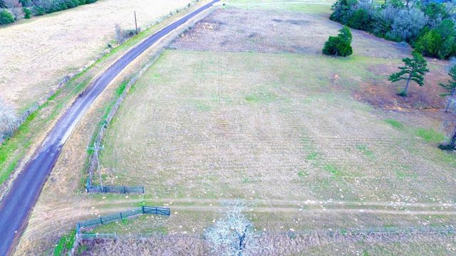 8084 E County Road 212, Buffalo, TX 75831