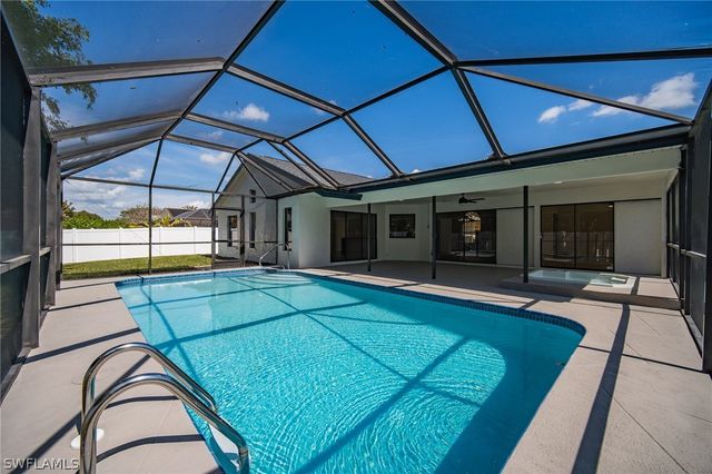 10731 Regent CIR, Naples, FL 34109