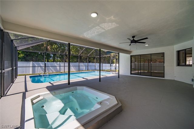 10731 Regent CIR, Naples, FL 34109