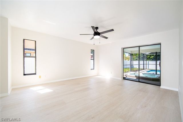 10731 Regent CIR, Naples, FL 34109