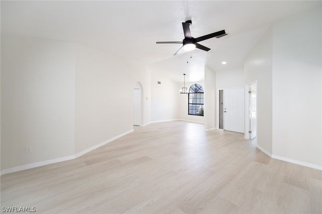 10731 Regent CIR, Naples, FL 34109