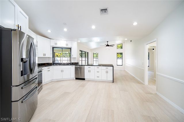 10731 Regent CIR, Naples, FL 34109