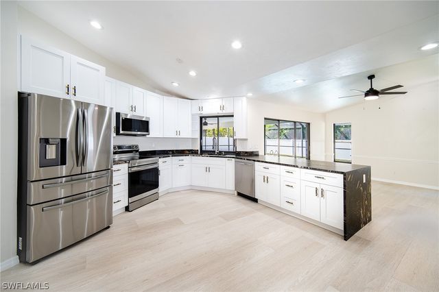 10731 Regent CIR, Naples, FL 34109