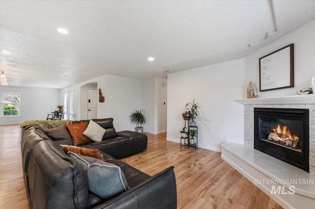 1063 E Victory Rd, Boise, ID 83706