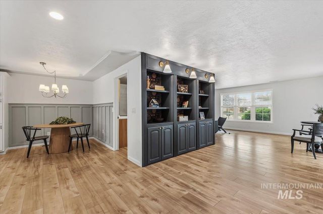 1063 E Victory Rd, Boise, ID 83706