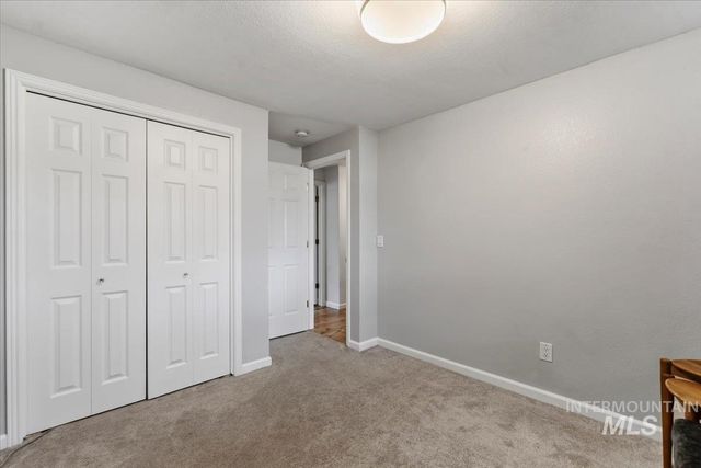 1063 E Victory Rd, Boise, ID 83706