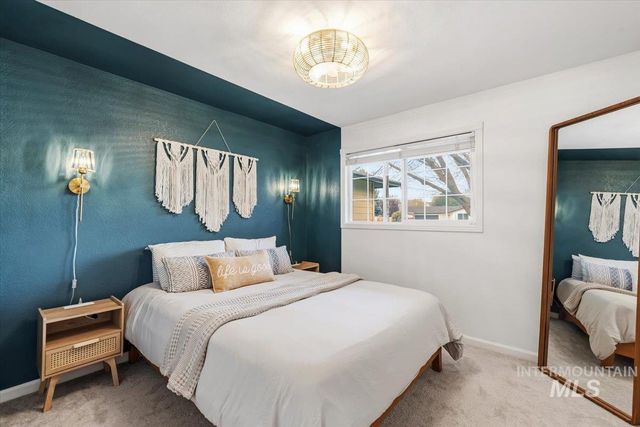 1063 E Victory Rd, Boise, ID 83706