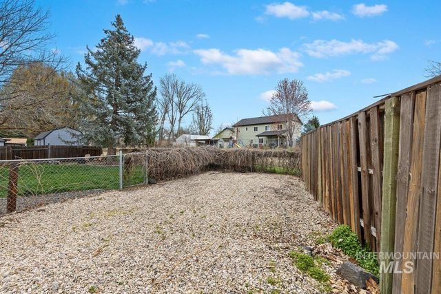 1063 E Victory Rd, Boise, ID 83706