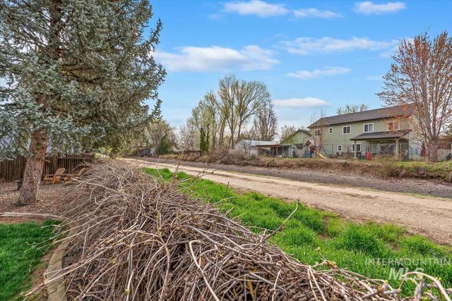 1063 E Victory Rd, Boise, ID 83706