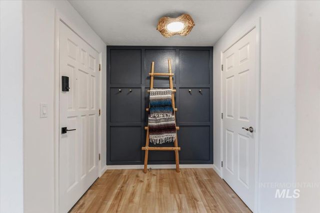 1063 E Victory Rd, Boise, ID 83706