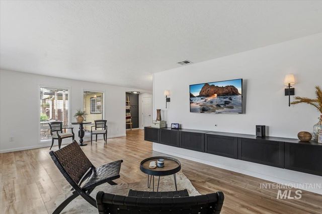 1063 E Victory Rd, Boise, ID 83706