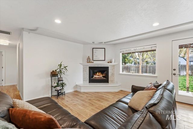 1063 E Victory Rd, Boise, ID 83706