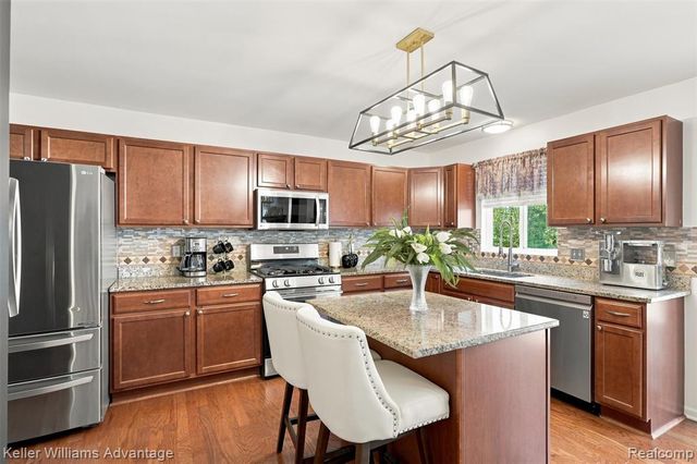 6130 Inverness Court, Romulus, MI 48174