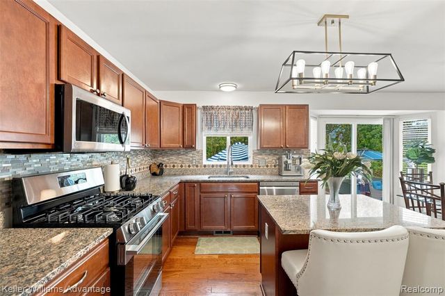 6130 Inverness Court, Romulus, MI 48174