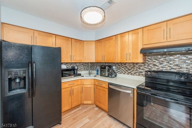 816 Aspen Dr, Plainsboro Twp., NJ 08536
