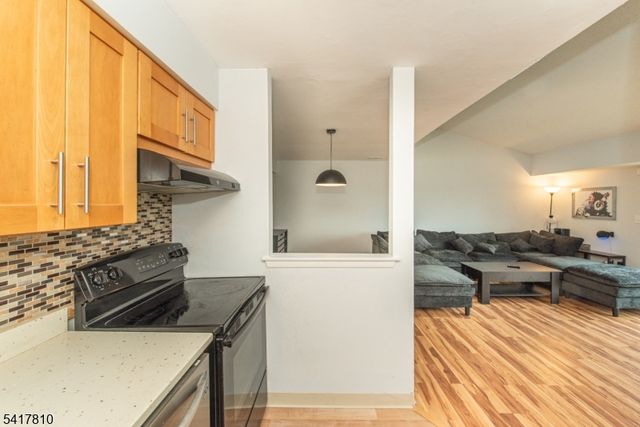 816 Aspen Dr, Plainsboro Twp., NJ 08536