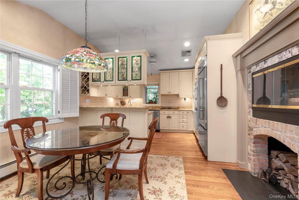 4 Dairy Drive, Glen Cove, NY 11542 — photo 5