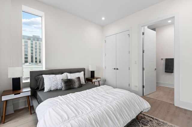 159 W North Avenue 207, Chicago, IL 60610