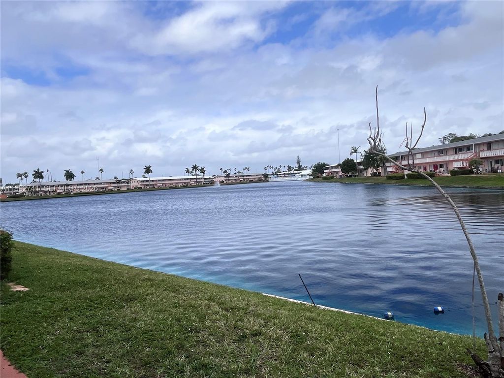 1012 SW 11th Street 9N, Hallandale Beach, FL 33009