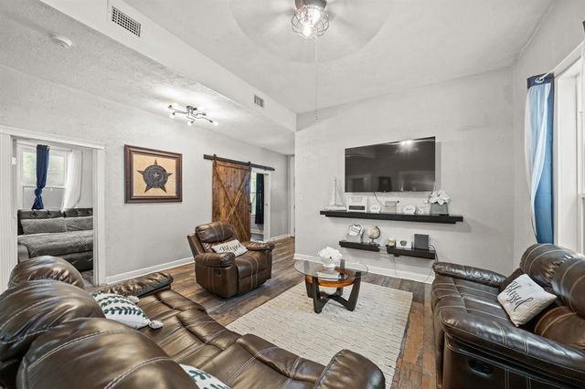 3223 Avenue M, Galveston, TX 77550