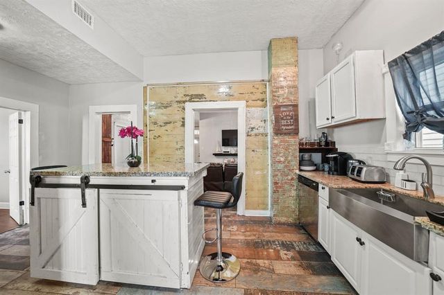 3223 Avenue M, Galveston, TX 77550