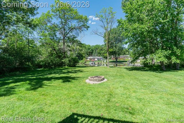 4833 Harding Avenue, Independence Charter Township, MI 48346