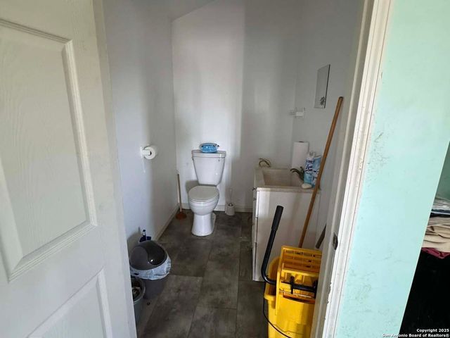 6297 fm 3465, Adkins, TX 78101