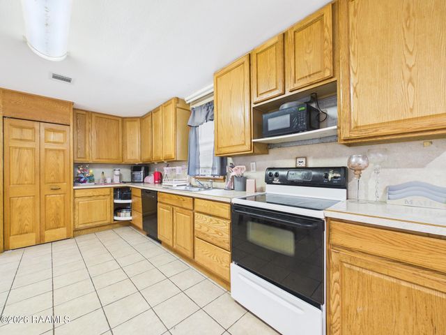 1053 Carolyn Rose Drive, Breaux Bridge, LA 70517