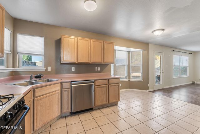 5453 RICK HUSBAND Drive, El Paso, TX 79934