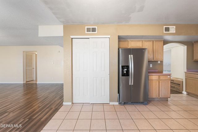 5453 RICK HUSBAND Drive, El Paso, TX 79934