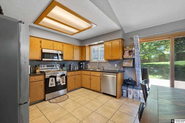 9904 S 9 Circle, Bellevue, NE 68123