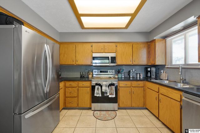 9904 S 9 Circle, Bellevue, NE 68123