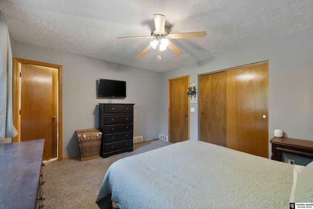 9904 S 9 Circle, Bellevue, NE 68123