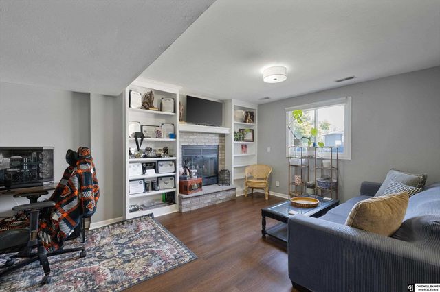 9904 S 9 Circle, Bellevue, NE 68123