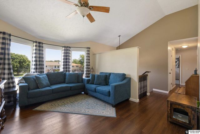 9904 S 9 Circle, Bellevue, NE 68123