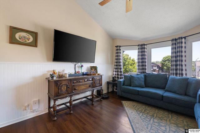 9904 S 9 Circle, Bellevue, NE 68123