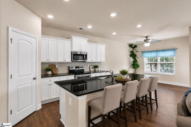 4 Harvestwood Place, Greenville, SC 29605