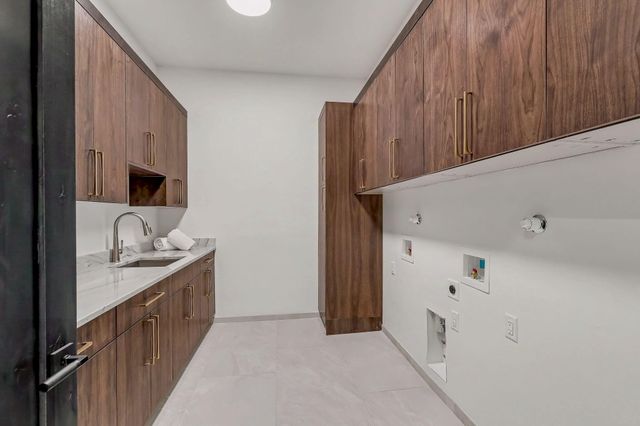 18 Chamisa Road, Placitas, NM 87043