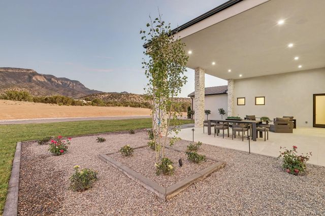 18 Chamisa Road, Placitas, NM 87043