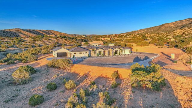 18 Chamisa Road, Placitas, NM 87043