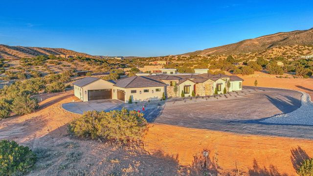 18 Chamisa Road, Placitas, NM 87043