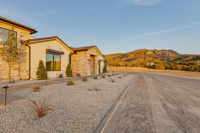 18 Chamisa Road, Placitas, NM 87043